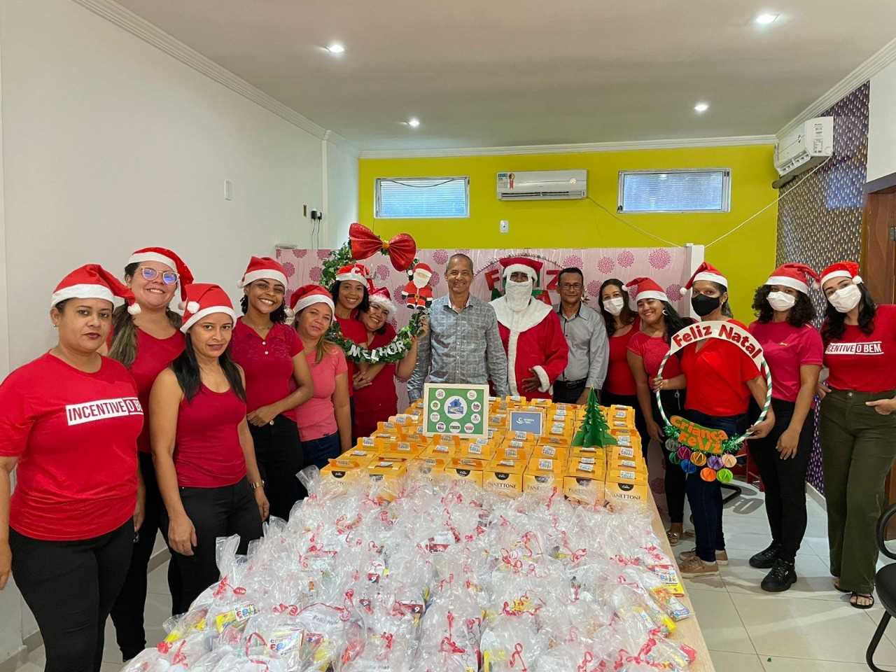 Camacã: Secretaria de Assistência Social distribui mais de 450 panetones para pessoas assistidas